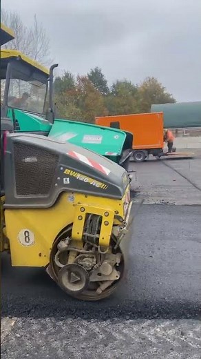 Walze auf der Baustelle #bau #baustelle #baggerimeinsatz #excavator #walze