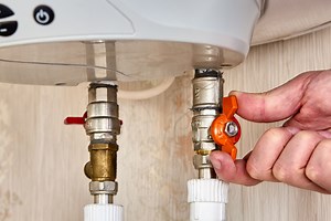 Est-ce réellement économique d'éteindre le chauffe-eau manuellement ?