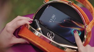 With Screen Unlock built into the display, you can access your #OnePlus6T with ease. That's the difference a phone makes. https://www.onepl.us/6T_FB | OnePlus