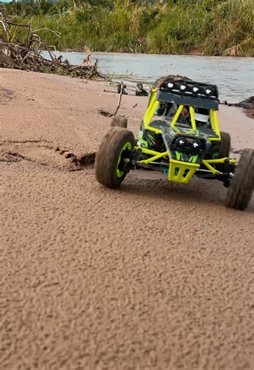Exploring the WLtoys 12427 RC Buggy: Features & Performance