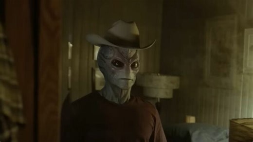 Découvrez Harry, l'extraterrestre le plus drôle des séries, dans Resident Alien