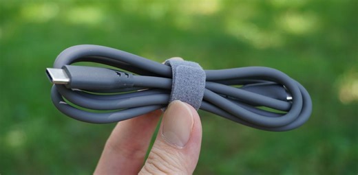 無印良品の｢やわらかい｣USBケーブル。1メートルが、こんなに小さくなる