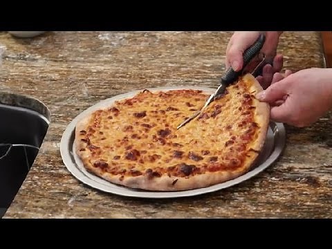 How to Cut Pizza With Scissors : Tips for Making Pizza