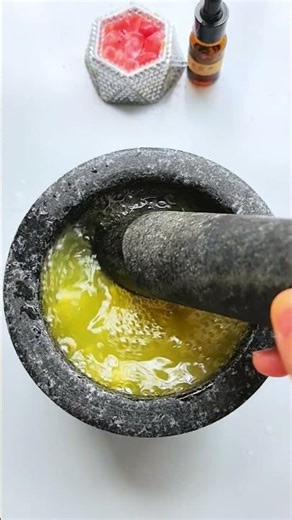 Passion fruit mask, it's very sweet, I love it.