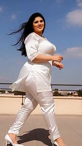 Plus size women #plussizemodal #plussizewomen #plussize #plussizestyle #plussizeclothing #plussizedress #viral | Zain Ahmed