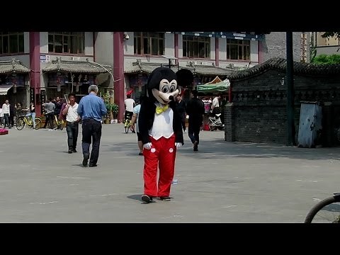 中国で出会ったテンション低すぎるミッキー