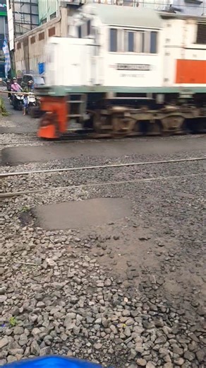 LOKOMOTIF Hidung kotak🚂⁉️kereta api Ngebut