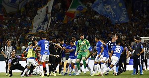 Une bagarre générale et 23 cartons rouges : la finale Cruzeiro–Atlético vire au chaos