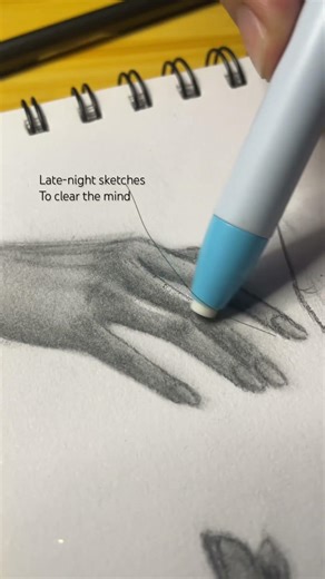 How to highlight using eraser #art #artist #sketch