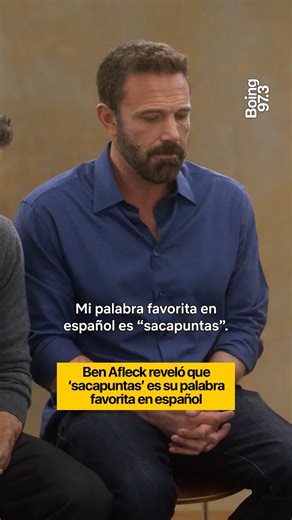 Radio Boing on Instagram: ""PENSÉ QUE ERA UNA GROSERÍA" 🎬 En plena promoción de su nueva película de acción y suspenso, El botín, Ben Affleck volvió a demostrar su dominio del español con una anécdota que se volvió viral. Durante una entrevista junto a su socio y amigo Matt Damon, el actor reveló que su palabra favorita en castellano es "sacapuntas", pero con un trasfondo desopilante. 🤔 Entre risas, Affleck admitió que durante años vivió en un error lingüístico: “Siempre pensé que era una gros