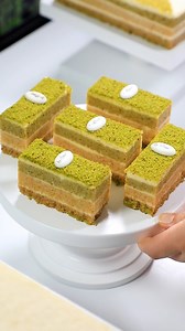 11K views · 3.2K reactions |  –10 % sur les commandes de gâteaux fin d’année Gâteau Bourgeois,une création raffinée, où l’élégance rencontre l’intensité du goût  Passez vos commandes via notre application mobile et notre site web H by Omar. | Patisserie Hachicha By Omar | Facebook