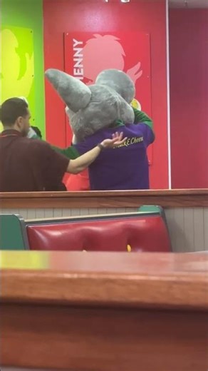 Bring back Chuck E. cheese when it made sense. 😒👎 #90s Baby