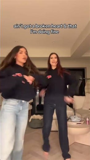 Dancing with ur bestieee is the best feeling ever 🤠🤠🤠 #newmusic #choreo #bestie