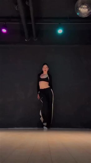 dance on bam diggy diggy bam bam song #tiktok #dance #trending #foryoupage #viral