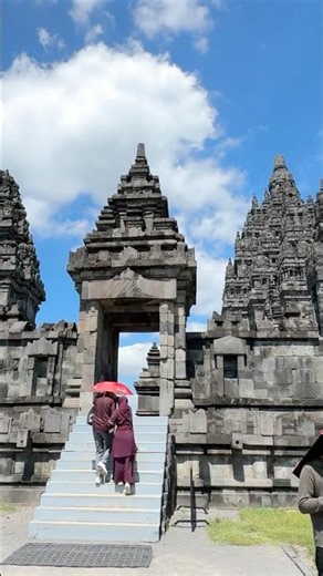 Largest Hindu Temple complex in Indonesia #indonesia #travel #prambanan #temple #travelingsoulworld