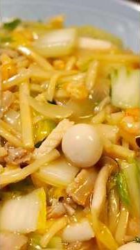 長崎名物皿うどん作り。Nagasaki specialty plate udon making