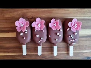 Sugar flowers for cake decorating is easy!