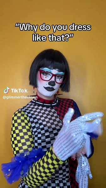 glimmertheclown (@glimmertheclown)’s video of Clown Costume