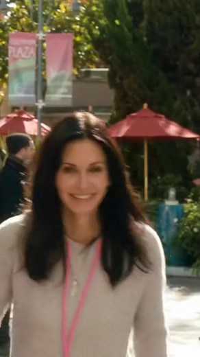 357K views · 1.3K reactions | Ils ont réuni Monica et Chandler 藍 | AlloCiné | Facebook