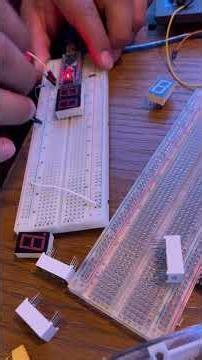 Proceso de construir circuito integrado con sistema arduino y display