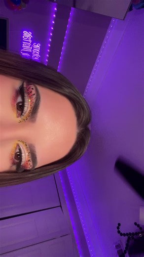 Lisa Frank Makeup Look Tutorial Inspired by Hannah