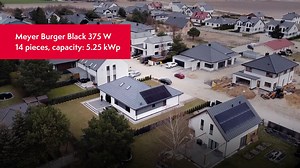 Private Solaranlagenbetreiber fragen zu Recht: Was sind die wichtigsten Faktoren bei der Wahl des richtigen Solarmoduls. Effizienz? Langlebigkeit? Nachhaltigkeit? Ästhetik? Die Antwort lautet: ja. Mit unseren Premium Solarmodulen verfolgen wir das Ziel, Spitzenleistungen mit kompromisslos nachhaltiger Produktion, regionaler Wertschöpfung und branchenführendem, zeitlosem Design zu kombinieren. Umso erfreuter sind wir und unsere Partner gleichermaßen, mit unseren Produkten die hohen Ansprüche unse