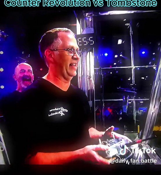 Counter Revolution vs Tombstone #battlebots #battle #bots #robotwars #robot #war