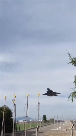 F-35 Lightning II in Action – Stealth Power Unleashed🇺🇸 #aviation #fighterjet