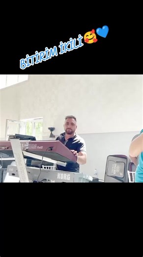 Live Music Jam Session with Keyboard and Singers