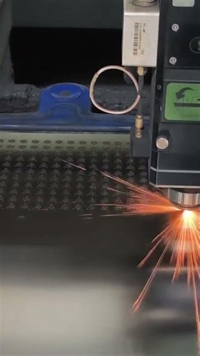 The process of making holes in a thin plate using a laser machine with great precision#youtubeshorts
