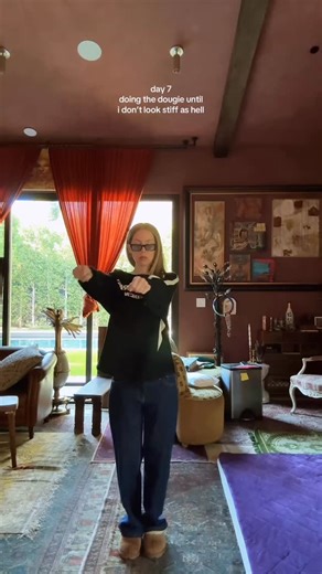 𝕄𝕚𝕣𝕒𝕟𝕕𝕒 ℙ𝕖𝕒𝕣𝕞𝕒𝕟 - 𝕄𝕒𝕕𝕒𝕪 on Instagram: "the douglass is breaking my brain a bit 🫠😭🧠 #dougie #challenge @smoothjasmine ill get better soon"