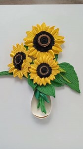 5K views · 72 reactions | paper quilling sunflower wall decor #paperquilling #paperquillingcraft #paper #paperart #art #artwork #diyideas #diy #diycrafts #sunflowers #reelsviral #reelsfb #reelsvideo #walldecor | JUDAI's Quilling craft | Facebook