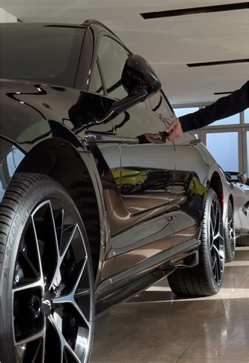 2025 Aston Martin DBX 707: Power and Luxury Redefined