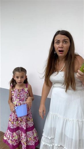 The cockroach scared them all🪳🤣