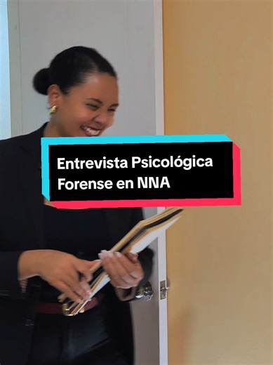 🧐 ¿Cómo entrevistar en psicología forense sin contaminar el relato? 🎙️⚖️ En una entrevista forense, promover la narrativa libre es clave. Esto significa permitir que la persona relate los hechos sin interrupciones ni preguntas sugestivas. El evaluador no dirige la historia, solo la escucha y analiza. 🧠✨ Para lograrlo, inicia con preguntas generales como: