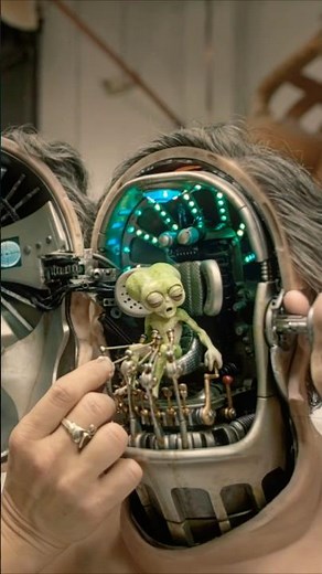 They Built This INSANE Scene in Men in Black Without CGI 😳 | Practical Effects at Their Peak