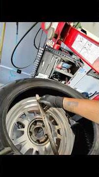 Customer heading out till he realized he had a flat tire… he called the right people 💪🏼#mobiletire