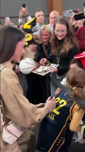 Caitlin Clark Signing Autographs and Jumping to Fans on the Red Carpet #caitlinclarkhighlights