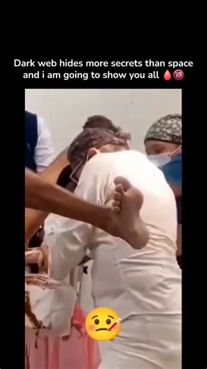 @bannedshooting on Instagram: "Just @bannedshooting 日本利用压电瓷砖将脚步转化为电能。这些瓷砖捕捉来自你脚步的动能。当你行走时，你的重量和动作会对瓷砖产生压力。瓷砖会轻微弯曲，从而产生机械应力。瓷砖内部的压电材料将这种应力转化为电能。每一步都会产生少量电荷，而数百万步结合在一起就能产生足够的电力来驱动 LED 灯、数字显示屏和传感器。在像涩谷车站这样繁忙的地方，每天大约有 240 万个脚步为这一系统作出贡献。这些电能可以被储存或立即使用，从而减少对传统电力来源的依赖，并支持可持续的城市基础设施。这种方法将日常运动转化为实用的可再生能源 #日本 #知识 #事实 #你知道吗 #推荐 科技 创新 历史 技术 实验 热门"