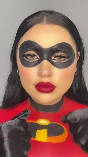 Transforming into Elastigirl from The Incredibles | Makeup Tutorial
