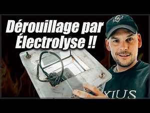 How does electrolysis work to remove rust from steel?