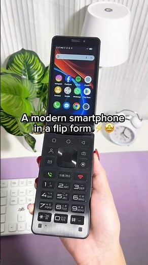 A flip phone that actually keeps up 📱 #y2kphones #aroota1pro #flipphone #androidphone #android14
