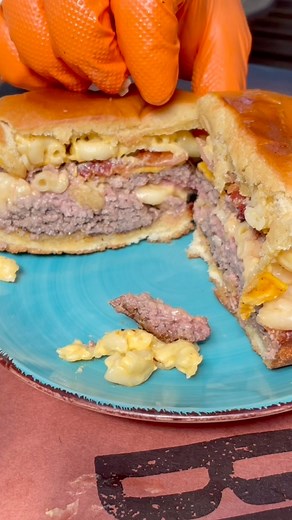 Family Dinner Tonight? How about Stuffed Mac N Cheeseburgers on the griddle? These burgers are so hardy and so much fun to make! Something different, yet delicious! You gotta give thee a try! #pitbossnation #cooking #food #Dinner | WALTWINS