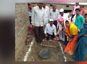 16K views · 261 reactions | Marriages involve dozens of ceremonies. Now, in the villages of Maharashtra, a new ceremony has been added to the list...a quick tutorial on watershed management! Be a #Jalmitra. Click: https://bit.ly/2ulDqdK | Satyamev Jayate | Facebook