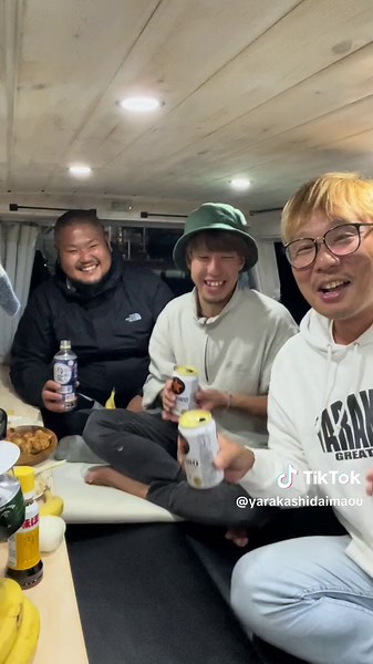 手作りDIYキャンピングカー装備 - キャラバン車中泊用品