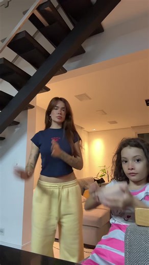 Os vídeos de Raviii:)🩵 (@laraantigass) com som original - Raviii:)🩵