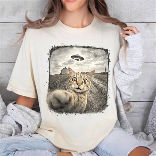 Funny Cat UFO Shirt, Cartoon Alien Cat T-shirt, Alien Abduction Cat Tee, Whimsical UFO Cat Gift, Space Photo Cat Tee - Etsy