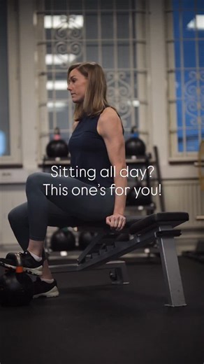 A new hip flexor favorite 🔥 After spending hours sitting — working, driving, or just everyday life, most of us end up tight and weak in our hip flexors. What I love about this one is that it strengthens the hip flexor in its lengthened position (where most people are weak). In most hip flexor exercises you work a lot when the muscle is short. Sit on a bench, hook one foot under a kettlebell, grab the opposite knee and pull it towards your chest. From there, lean your upper body back until you f