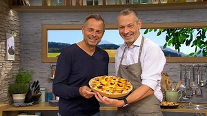 Wir in Bayern: Ganze Sendung - Baumpfleger, Coming-out, Brombeer-Zwetschgen-Kuchen