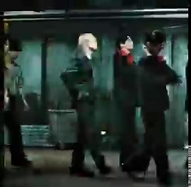 Smiling while threatening the men… that was so sexy of Taehyung